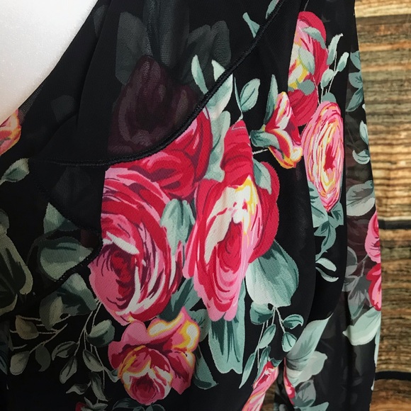 black floral crop top - Picture 4 of 4